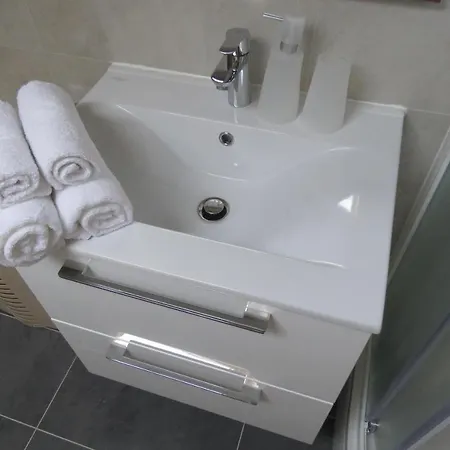 Apartman Terra - One Bedroom With Balcony And Garden View