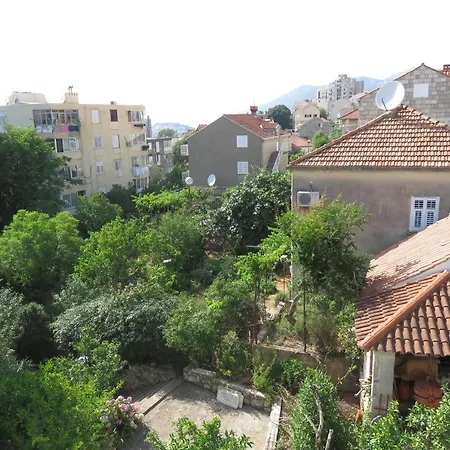 Apartman Terra - One Bedroom With Balcony And Garden View